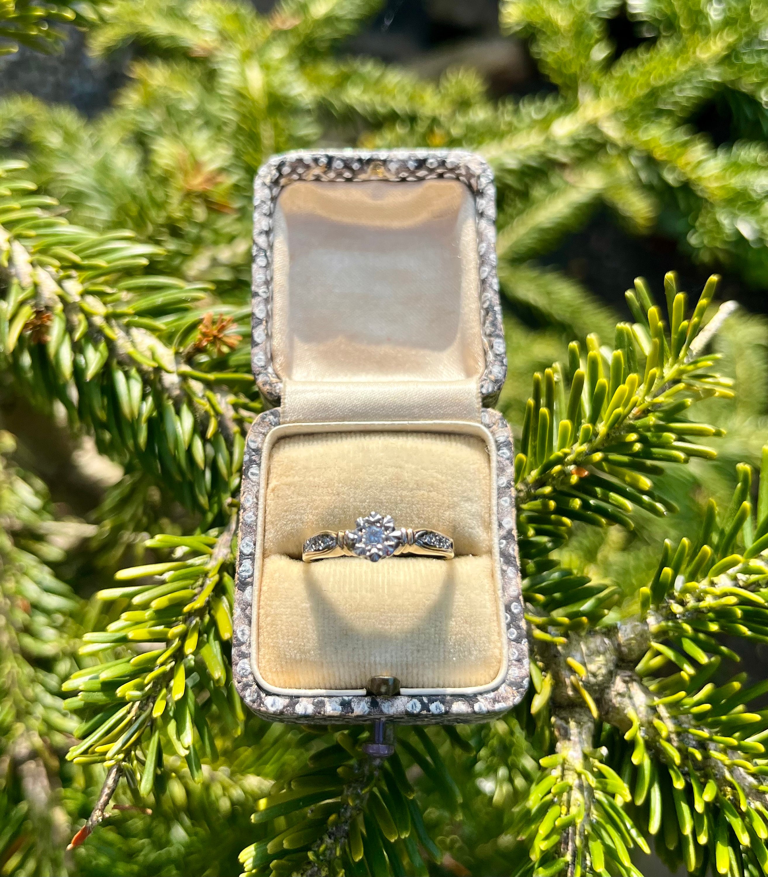 Vintage 9Ct Yellow Gold Diamond Starburst Engagement Ring (Size US 7 1/2)