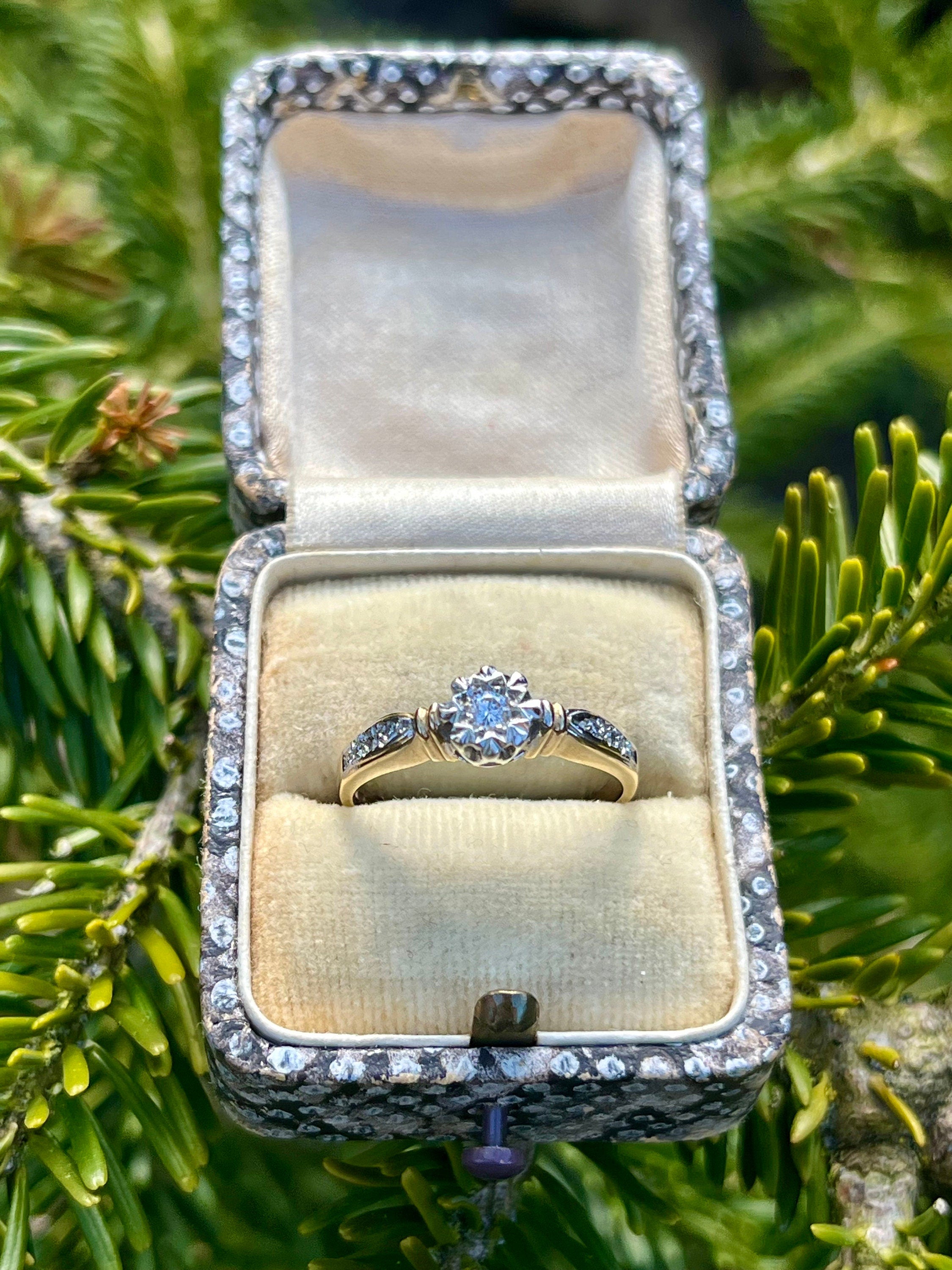 Vintage 9Ct Yellow Gold Diamond Starburst Engagement Ring (Size US 7 1/2)