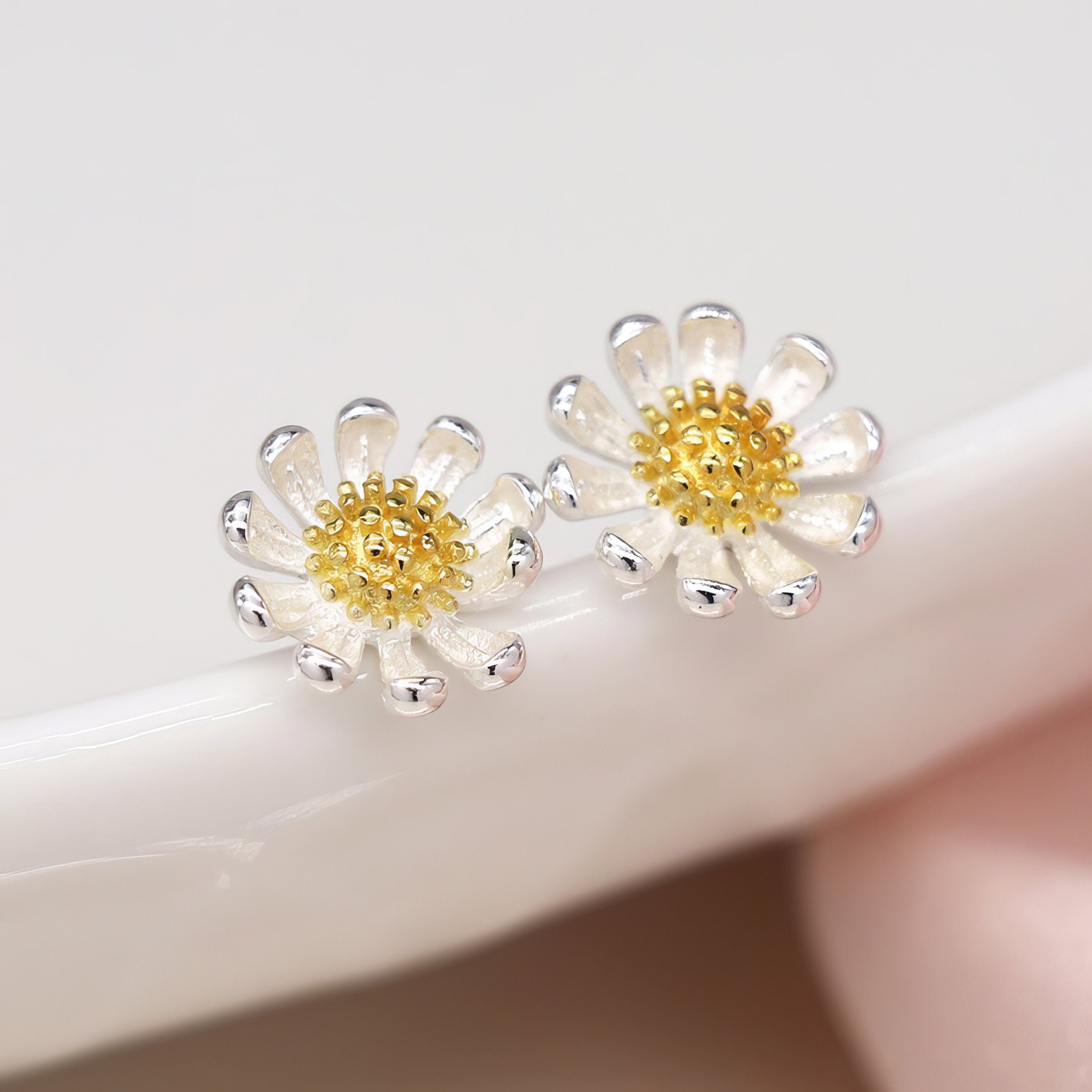 Sterling Silver and Gold Daisy Stud Earrings – 10Mm