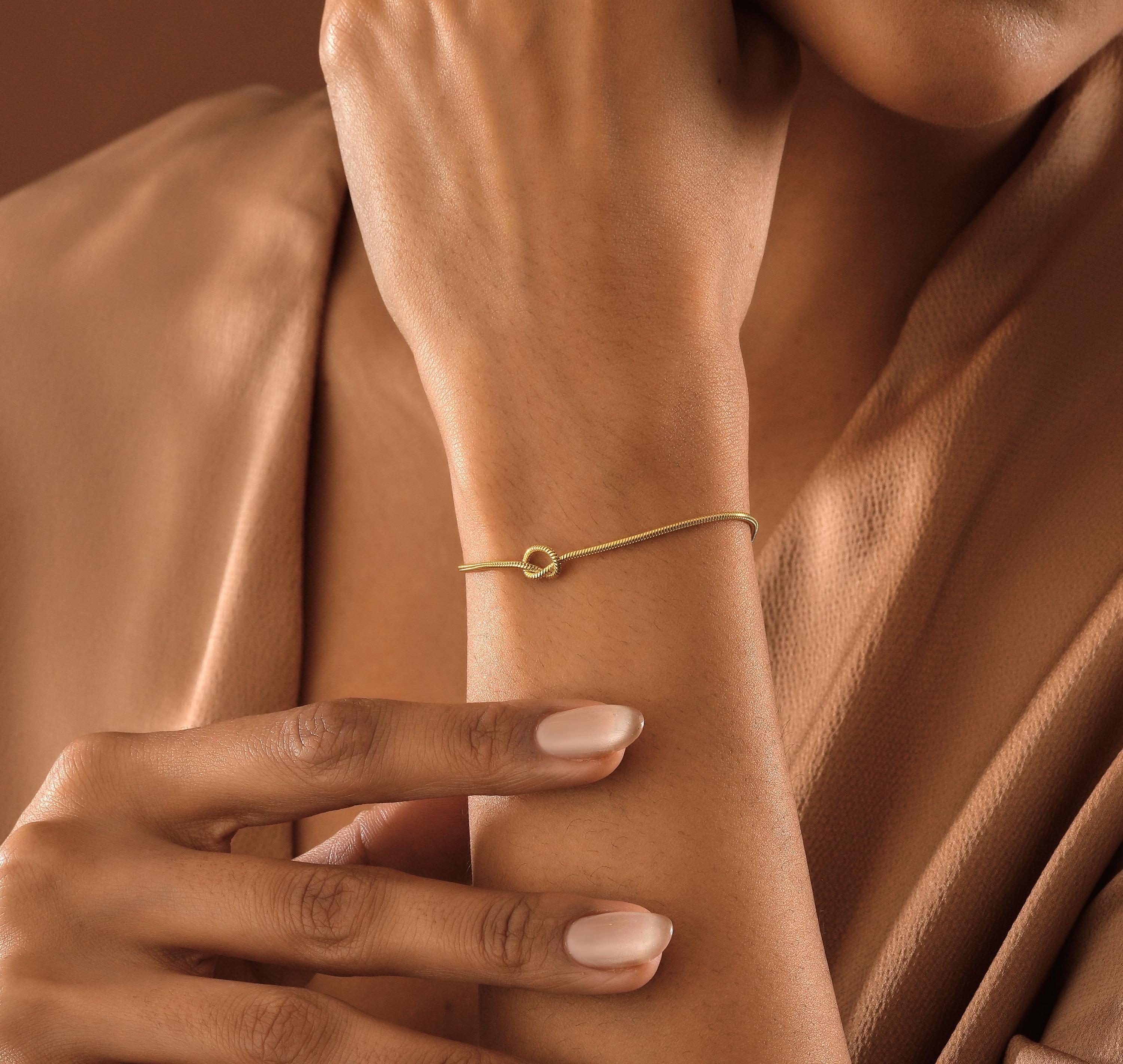 Stunning 14K Gold Love Knot Bracelet for Couples - Elegant Friendship Snake Chain Gift.
