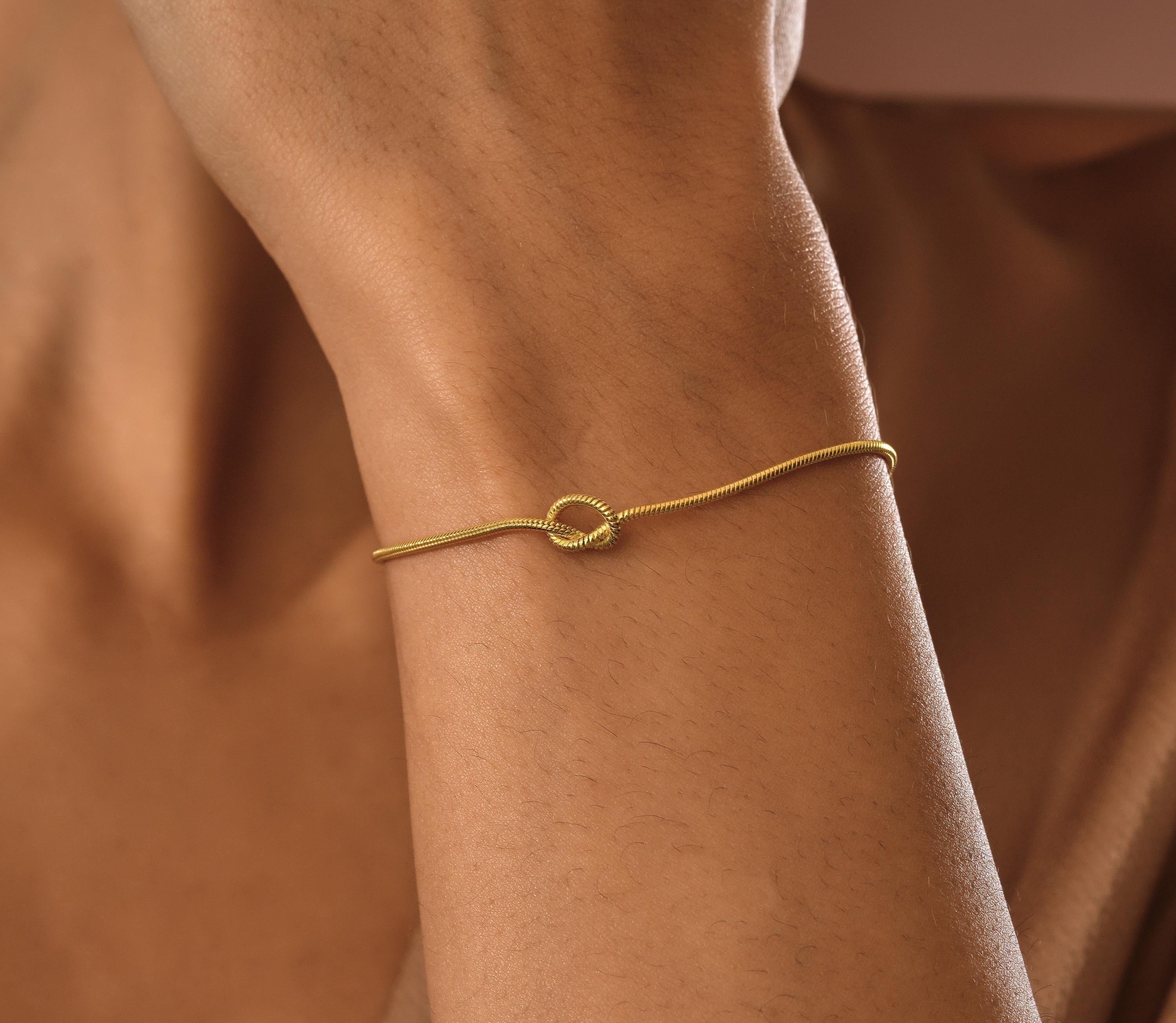 Stunning 14K Gold Love Knot Bracelet for Couples - Elegant Friendship Snake Chain Gift.