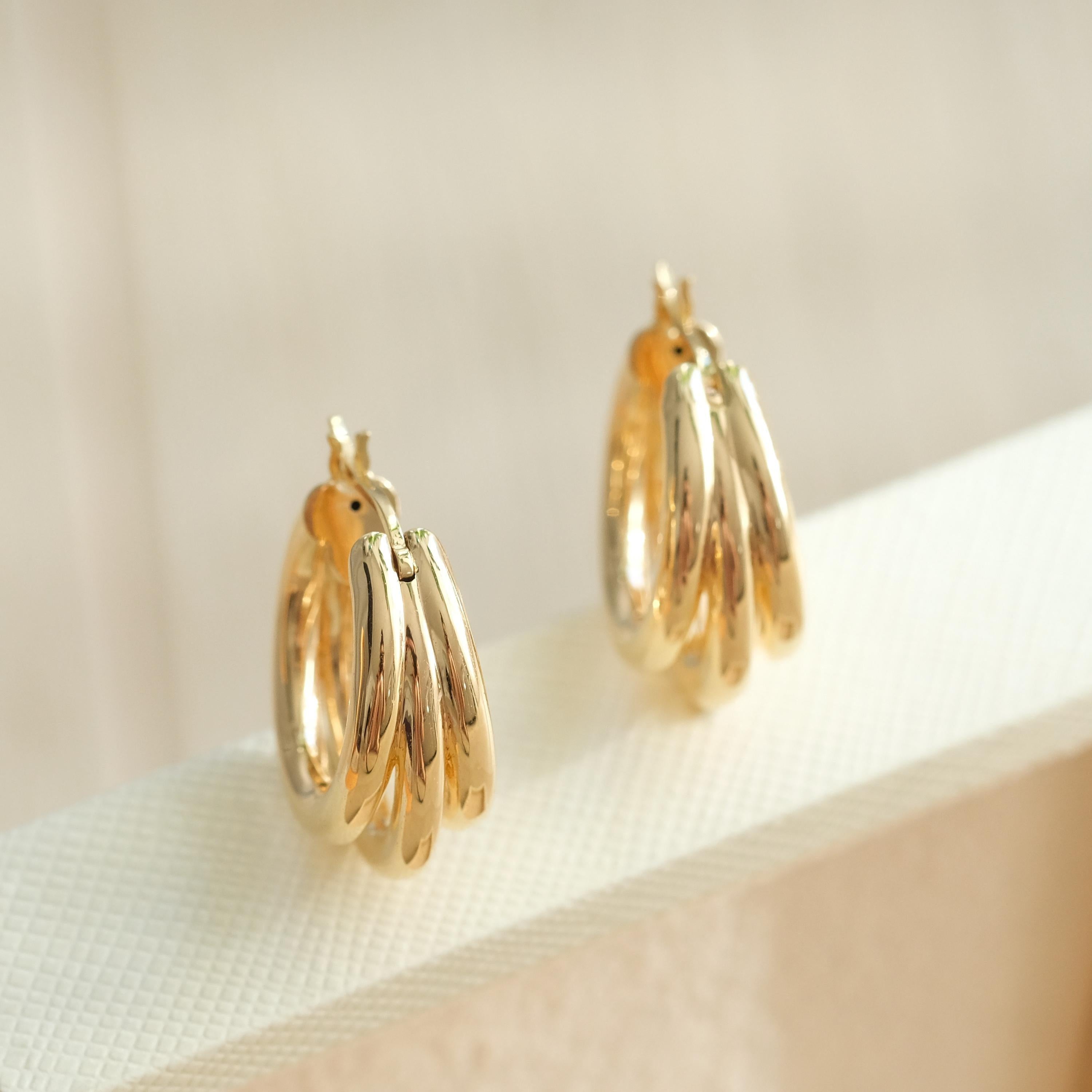 Exquisite 18K Solid Gold Trio Circle Hoop & Twist Square Huggie Earrings for Women.