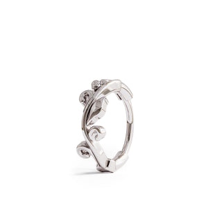 14K Gold Leaf Helix Hoop Earring – Elegant Nature-Inspired Cartilage Ring for Everyday Luxury and Special Occasions.