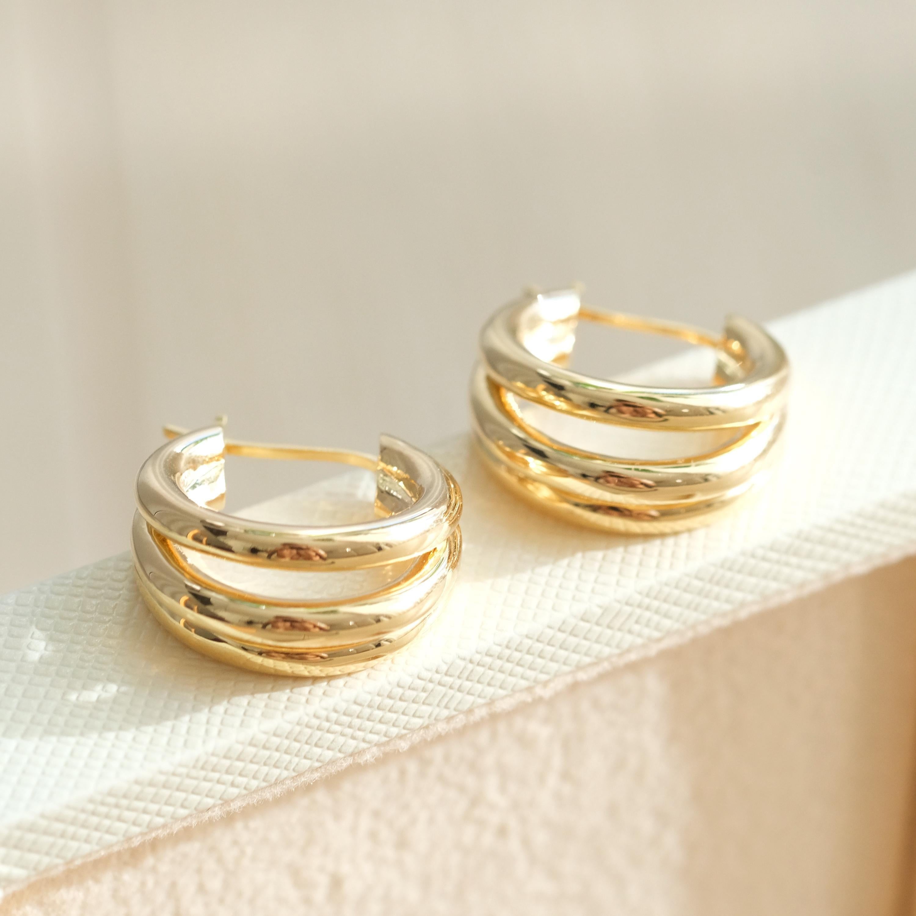 Exquisite 18K Solid Gold Trio Circle Hoop & Twist Square Huggie Earrings for Women.