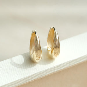 Elegant 14K Solid Gold Tapered Oval Huggie Hoop Earrings for Daily Wear.