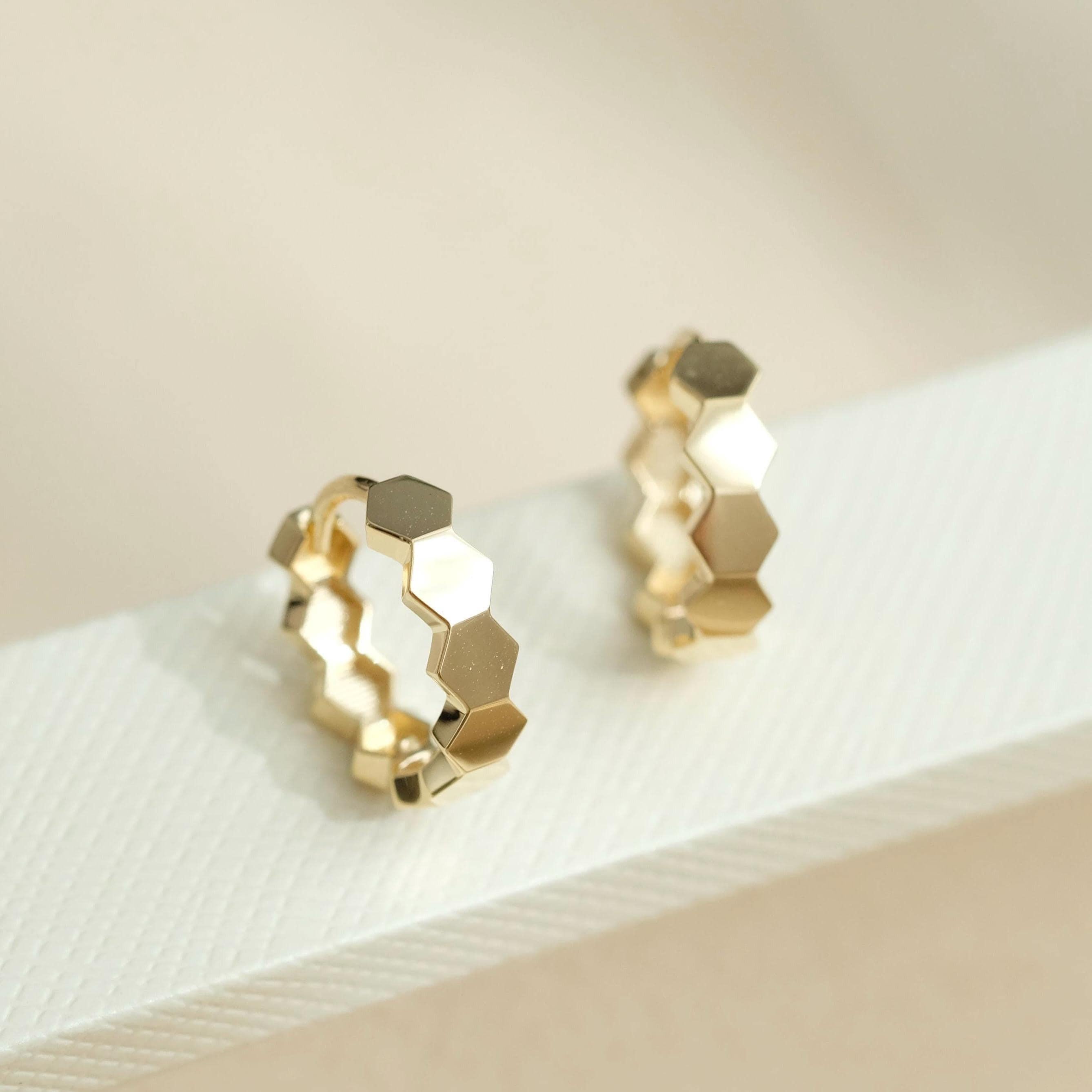 Gorgeous 14K Solid Gold Honeycomb Huggie Hoop Earrings for Women - Faceted Design.