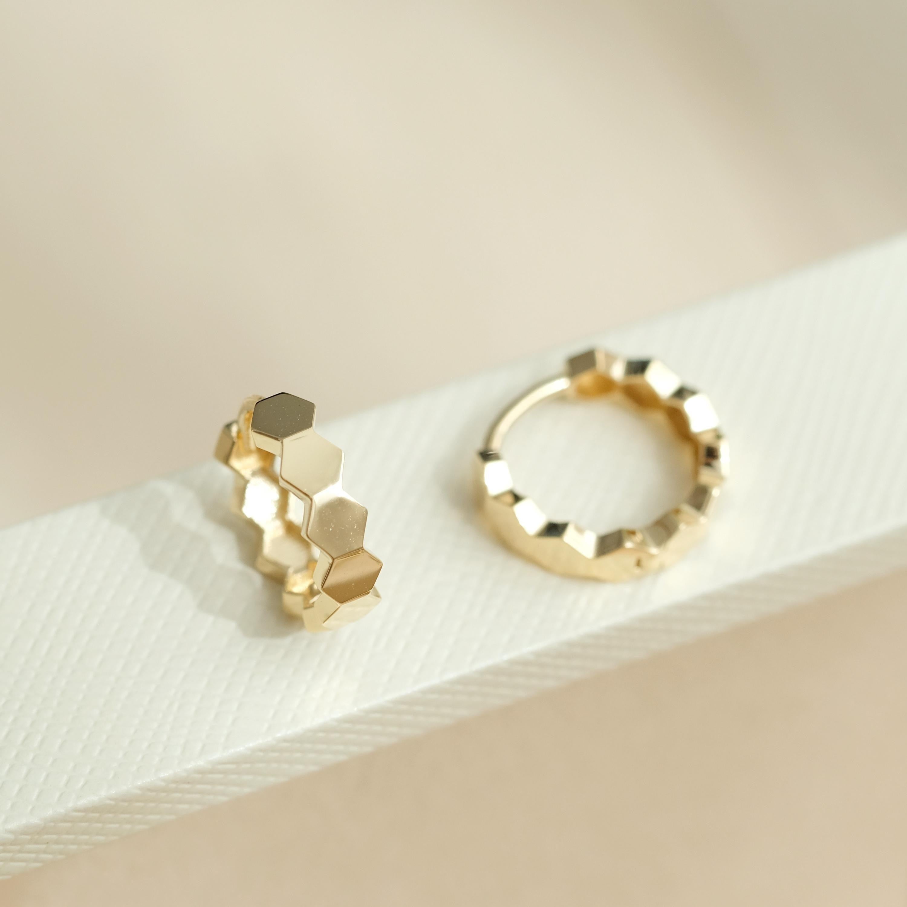Gorgeous 14K Solid Gold Honeycomb Huggie Hoop Earrings for Women - Faceted Design.