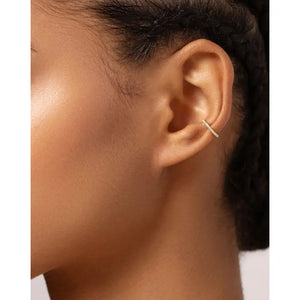 Radiant Diamond Ear Cuff: Elevate Your Elegance.