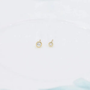 Stunning 14K Solid Gold Threadless Cartilage Stud Earring - Round Flat Back Helix Conch Labret Design.