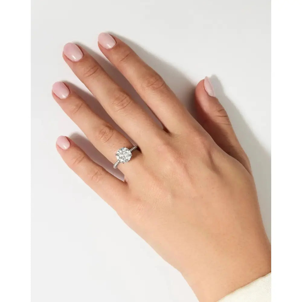 Stunning 3.18 Carat Round Lab Diamond in Elegant Pavé Cloud Setting.