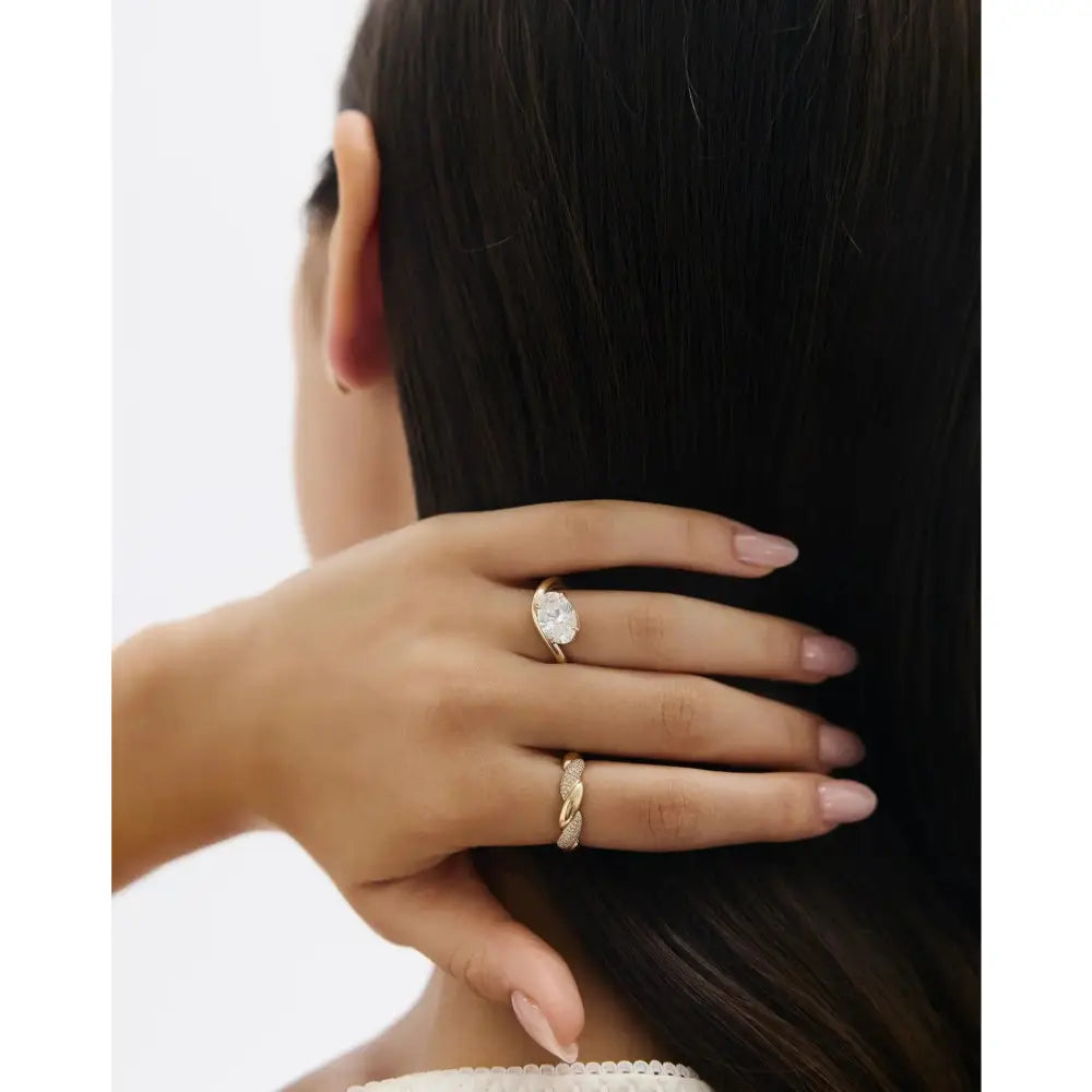 Stunning 3.30ct Oval Diamond Wave Engagement Ring in 14K Gold.
