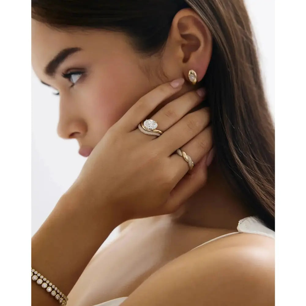 Stunning 3.30ct Oval Diamond Wave Engagement Ring in 14K Gold.