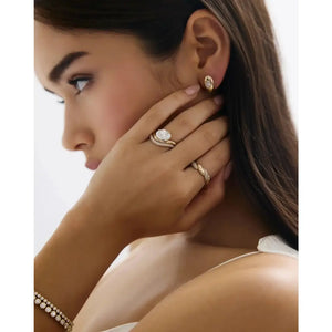 Stunning 3.30ct Oval Diamond Wave Engagement Ring in 14K Gold.