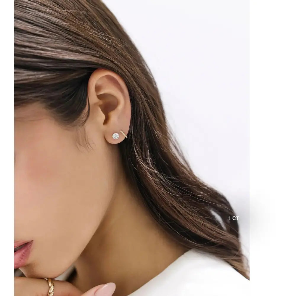 Stunning Round Diamond Stud Earrings for Timeless Elegance.